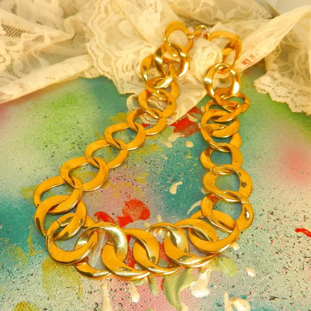 VTG gold metal chain necklace shiny oblong gold tone large chain links choker